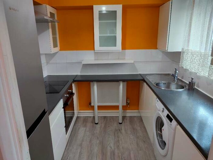 2 Bedroom Flat To Rent In Albatross Close, Beckton, London, E6