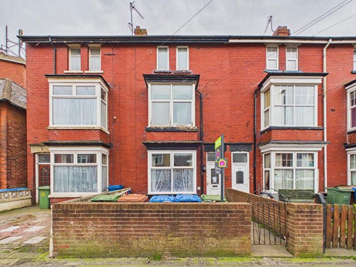 2 Bedroom Flat To Rent In Bed Second Floor Flat, Horsforth Avenue, Bridlington, YO15