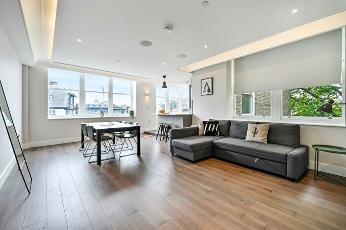 1 Bedroom Apartment To Rent In St. Bartholomew House, West Smithfield, EC1A