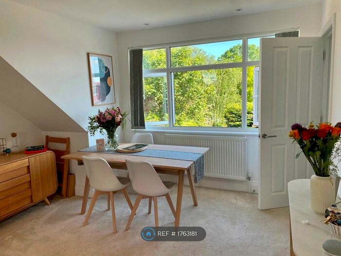 1 Bedroom Flat To Rent In Magdalen Road, London, SW18