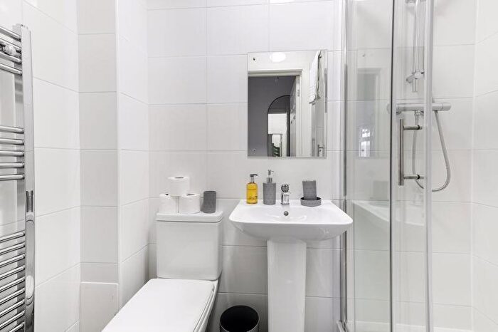 1 Bedroom Flat To Rent In Slough Road, Iver, Slo, SL0