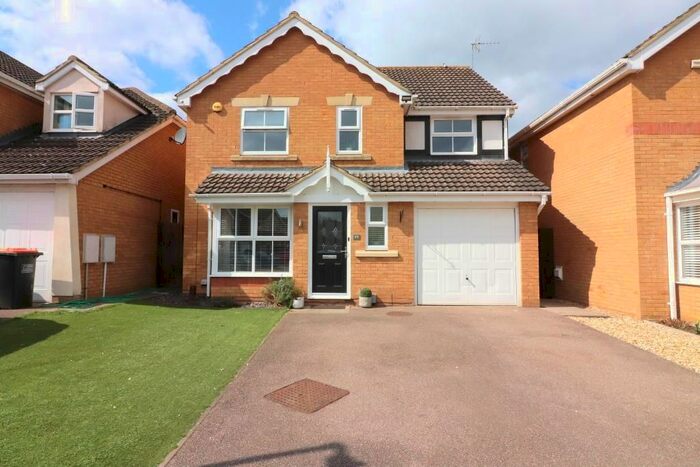4 Bedroom Detached House For Sale In Smithcombe Close, Barton Le Clay, Bedfordshire, MK45