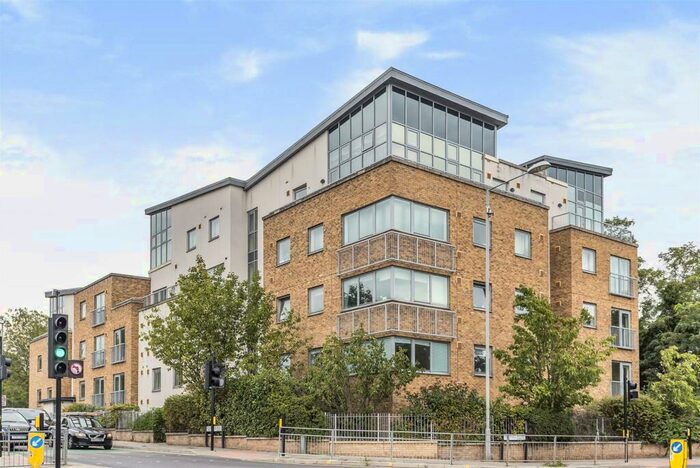 2 Bedroom Flat To Rent In Lamberts Road, Surbiton, KT5