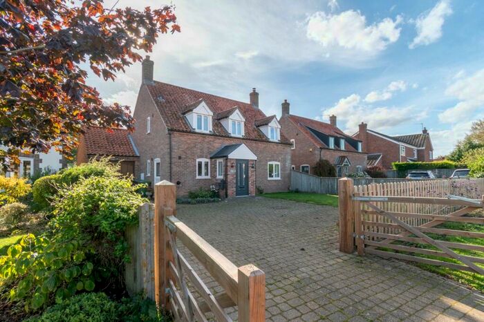 4 Bedroom Detached House For Sale In Dereham Road, Colkirk, NR21