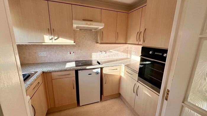 1 Bedroom Flat For Sale In New Station Road, Fishponds, Bristol, BS16