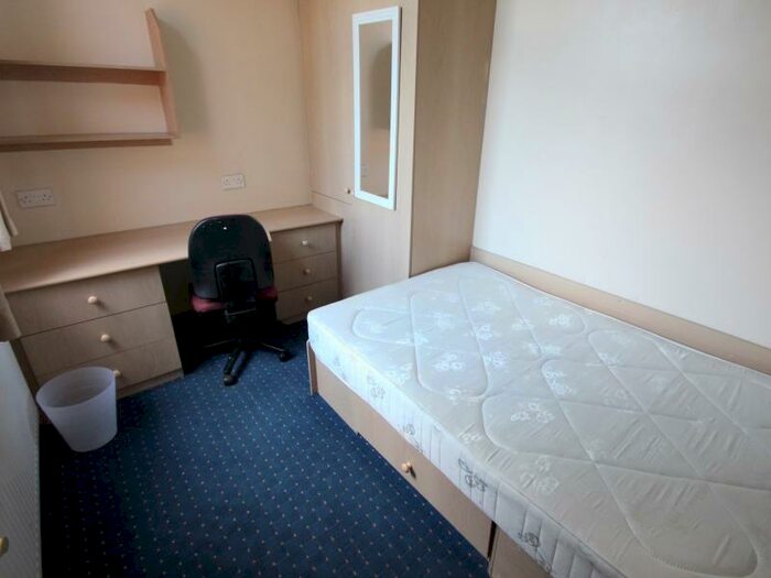 8 Bedroom Terraced House To Rent In Derwentwater Terrace, Headingley, Leeds, LS6