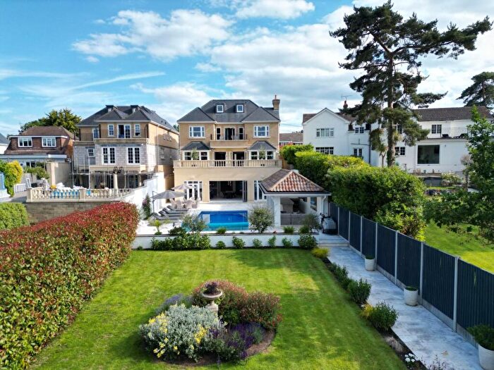 4 Bedroom Detached House For Sale In Daws Heath Road, Benfleet, SS7