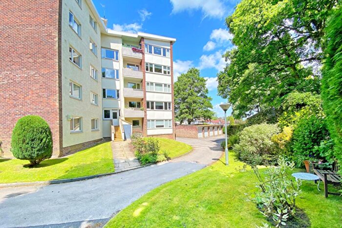 2 Bedroom Flat For Sale In Lancaster Road, Harrogate, HG2