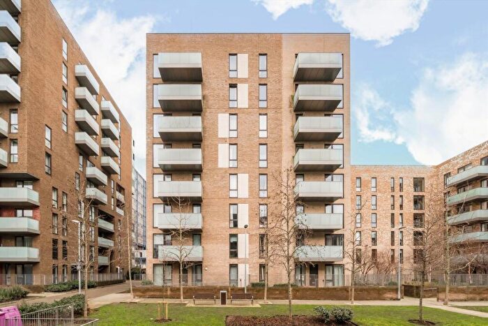 1 Bedroom Flat To Rent In Deauville Close, Canary Wharf, E14