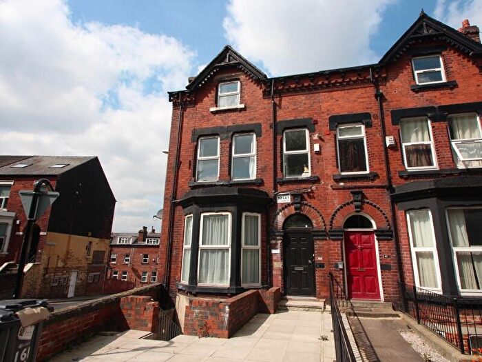 3 Bedroom Flat To Rent In Hyde Park Road, Hyde Park, Leeds, LS6
