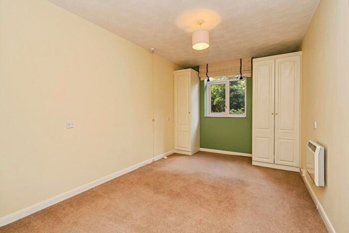 1 Bedroom Flat For Sale In Headley Road, Grayshott, Hindhead, Hampshire, GU26