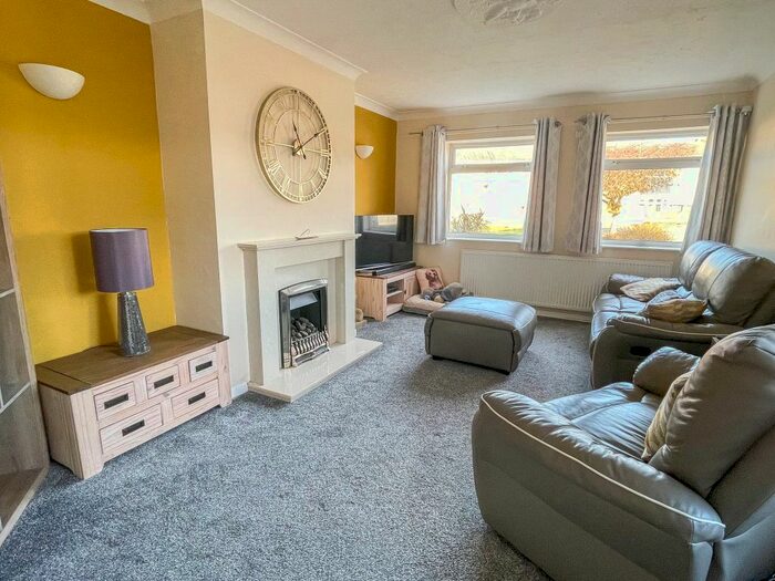 2 Bedroom Detached Bungalow To Rent In The Lings, Armthorpe, Doncaster, DN3