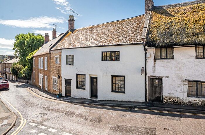 3 Bedroom Terraced House For Sale In North Street, Ilminster, Somerset, TA19