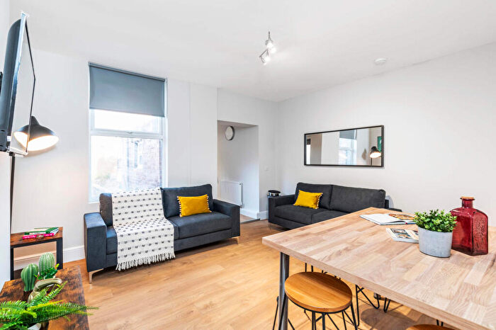 6 Bedroom House To Rent In Burley Road, Leeds, LS4