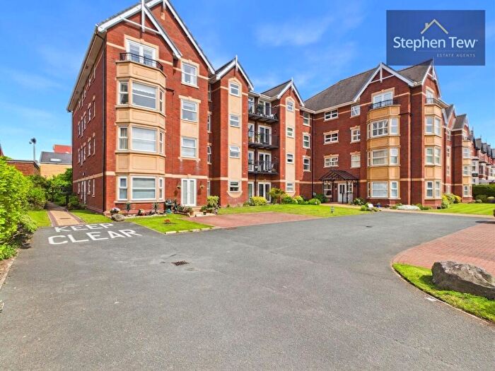 2 Bedroom Flat For Sale In Clifton Drive South, Lytham St. Annes, FY8
