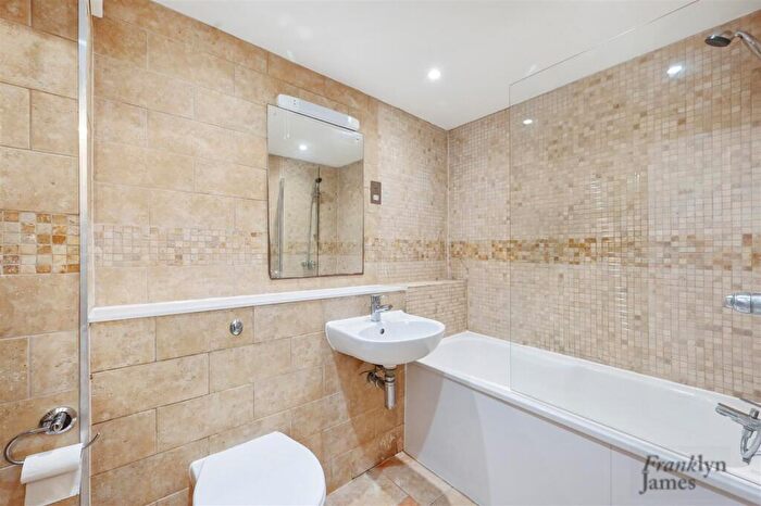 2 Bedroom Apartment To Rent In Ferguson Close, London, E14
