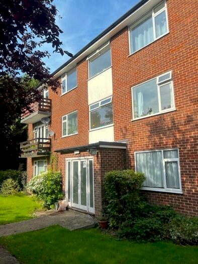 2 Bedroom Flat To Rent In Coverdale Court, East Grinstead, RH19