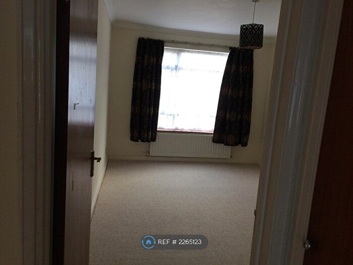 2 Bedroom Flat To Rent In Alexandra Road, Watford, WD17