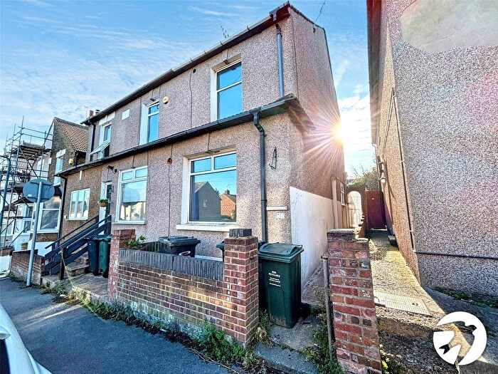 3 Bedroom Semi-Detached House To Rent In Hill House Road, Dartford, Kent, DA2