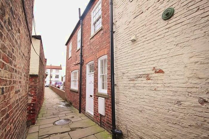 2 Bedroom Flat To Rent In Market Place, Howden, Goole, DN14