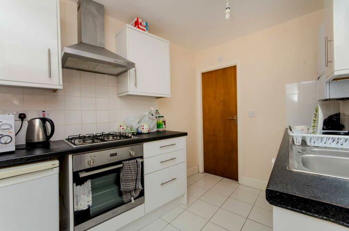 1 Bedroom Flat To Rent In Graham Road, Wimbledon, London, SW19