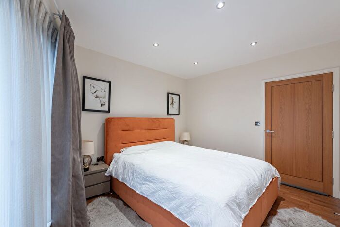 1 Bedroom Flat To Rent In Lawn Road, London, NW3