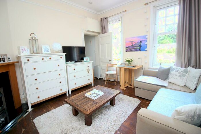 Apartment To Rent In Lovelace Road, Surbiton, KT6
