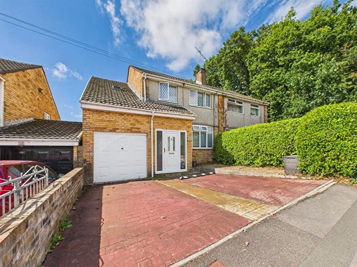 3 Bedroom Semi-Detached House For Sale In Barnes Avenue, Bridgend, CF31