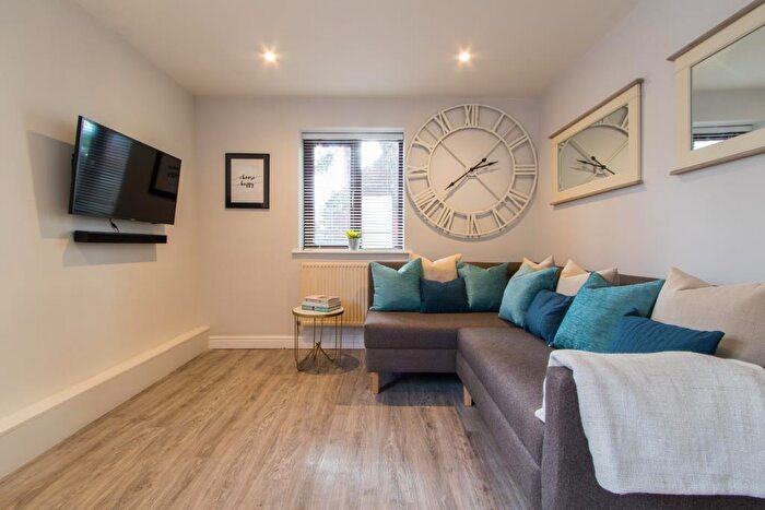 3 Bedroom Flat To Rent In Victoria Road, Leeds, LS6