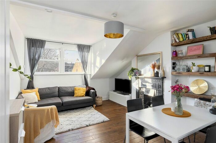 2 Bedroom Flat To Rent In Brailsford Road, London, SW2