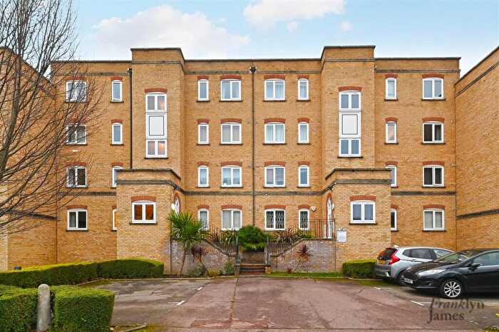 2 Bedroom Apartment To Rent In Ferguson Close, London, E14