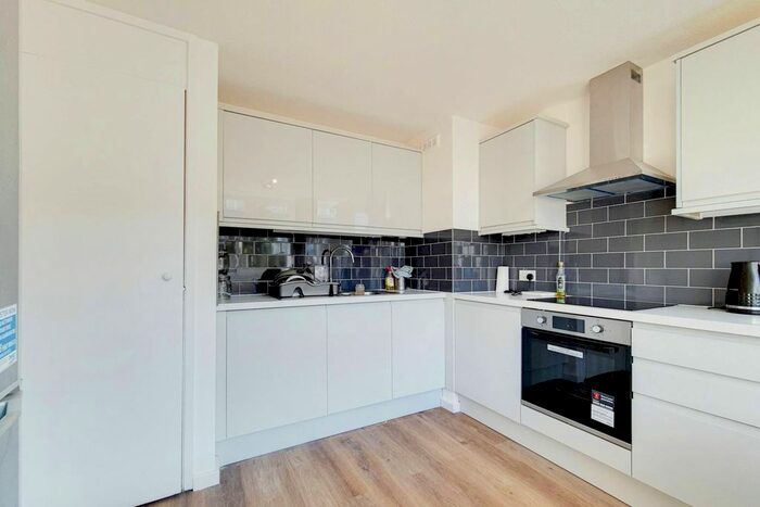 4 Bedroom Flat To Rent In Kipling Street, London Bridge, London, SE1