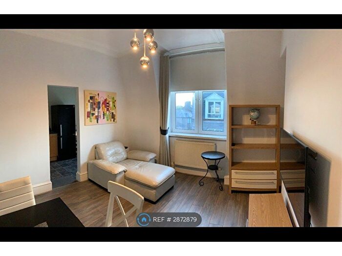 1 Bedroom Flat To Rent In Hollybank Place, Aberdeen, AB11