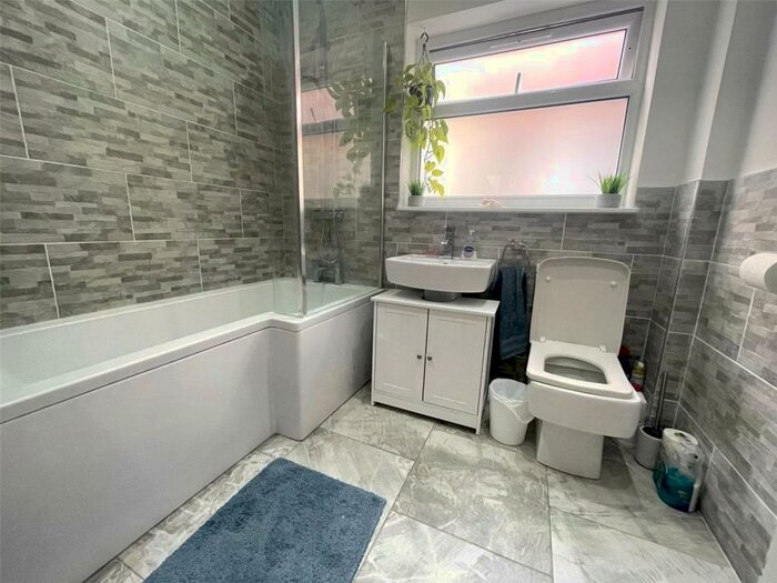 2 Bedroom Maisonette To Rent In Godstone Road, Whyteleafe, Surrey, CR3