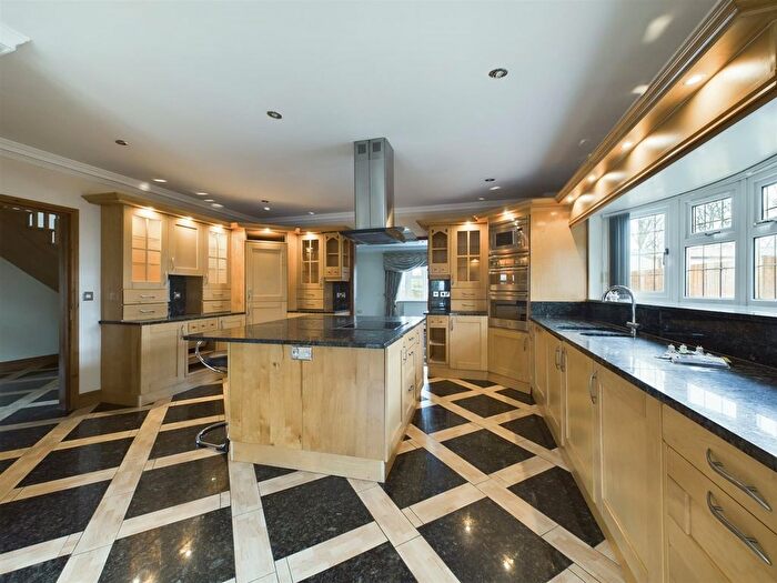 6 Bedroom Property To Rent In Peeks Brook Lane, Horley, RH6