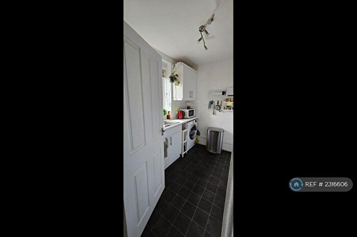 2 Bedroom Maisonette To Rent In Alderwick Court, London, N7