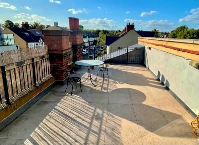 3 Bedroom Flat To Rent In Kingston Road, London, SW20