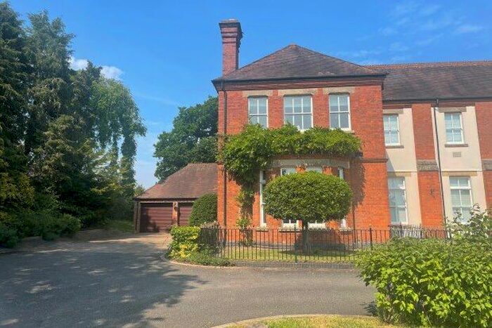 4 Bedroom End Of Terrace House To Rent In Dorsington Close, Warwick, CV35