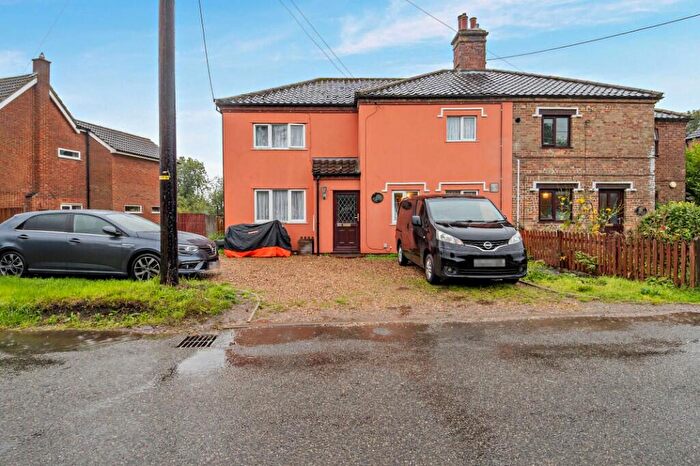 4 Bedroom Semi-Detached House For Sale In Hills Road, IP25