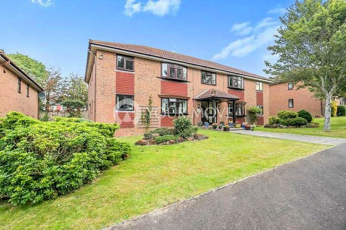 2 Bedroom Apartment To Rent In Hillborough Close, Bexhill-on-sea, East Sussex, TN39