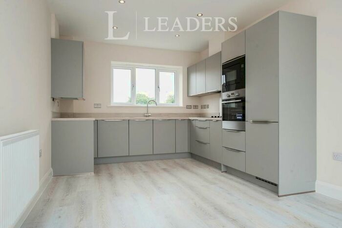 1 Bedroom Apartment To Rent In L Bromsgrove, SN7