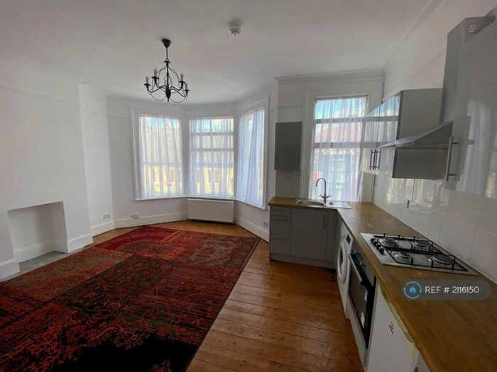 3 Bedroom Flat To Rent In Mount Pleasant Road, London, N17