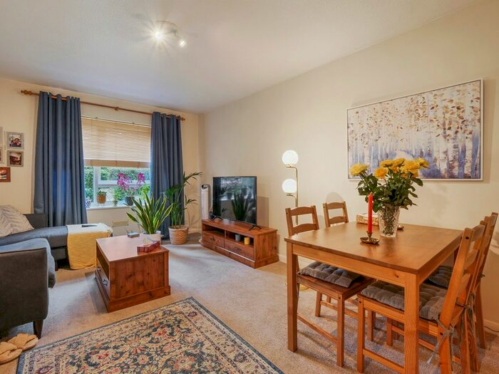 1 Bedroom Flat To Rent In Pines Court, Wandsworth, SW19