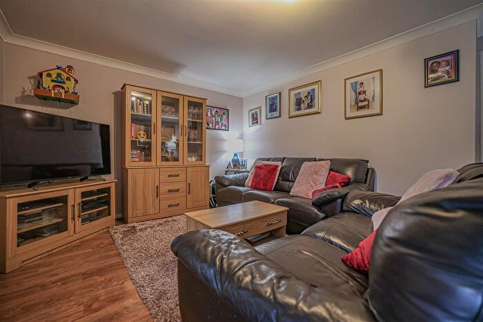 3 Bedroom Terraced House For Sale In Pescot Hill, Hemel Hempstead, HP1