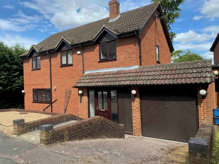 4 Bedroom Detached House To Rent In Catsey Woods, Bushey, WD23