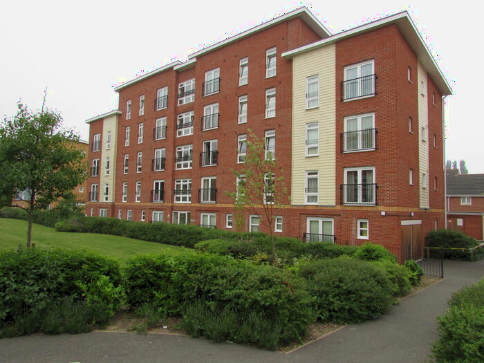 2 Bedroom Flat To Rent In Little Hackets, Havant, Hampshire, PO9