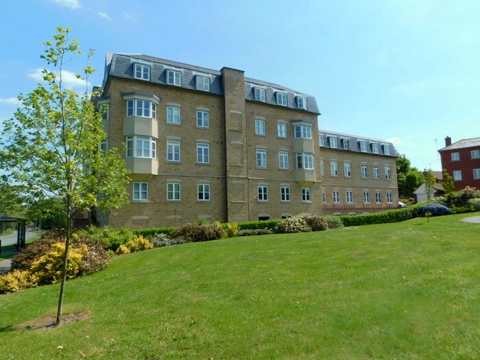 2 Bedroom Flat To Rent In Beche House, Circular Road, CO2