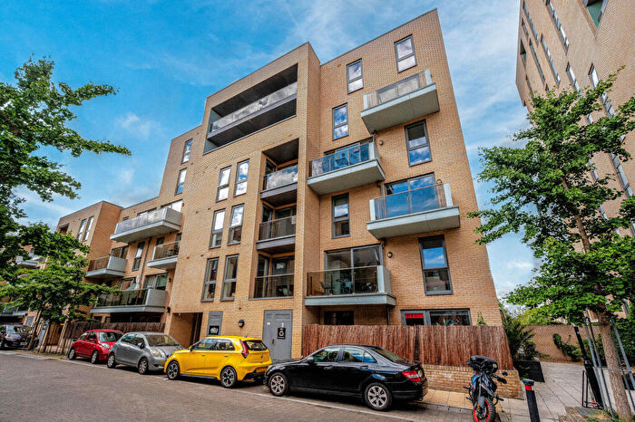 3 Bedroom Flat To Rent In Uncle New Cross, New Cross, London, SE14