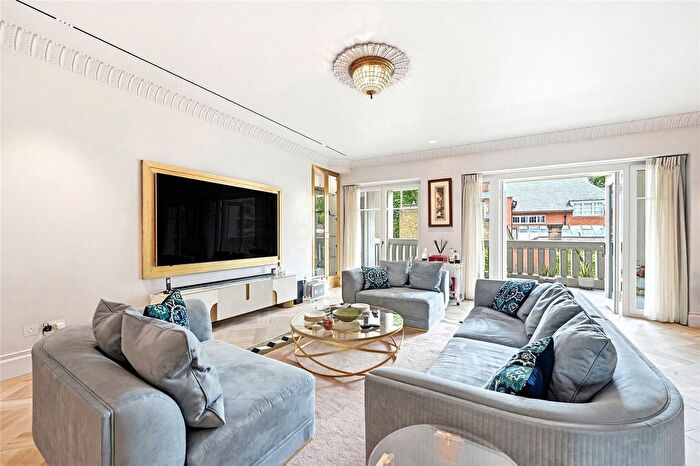 5 Bedroom Flat To Rent In Palace Green, London, W8