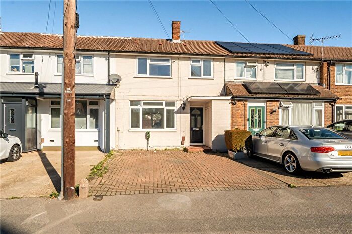 3 Bedroom Terraced House For Sale In Long Furlong Drive, Slough, SL2
